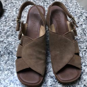 LaTigo sandals